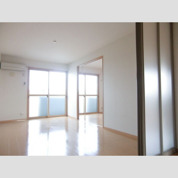 グランディールナギサワ202号室 LDK・洋室