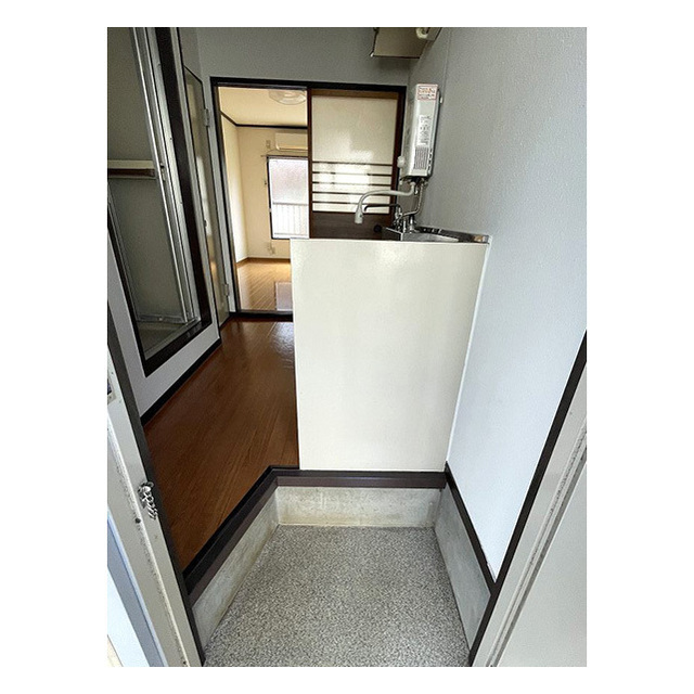 メゾンフォンテーヌＢ103号室 玄関