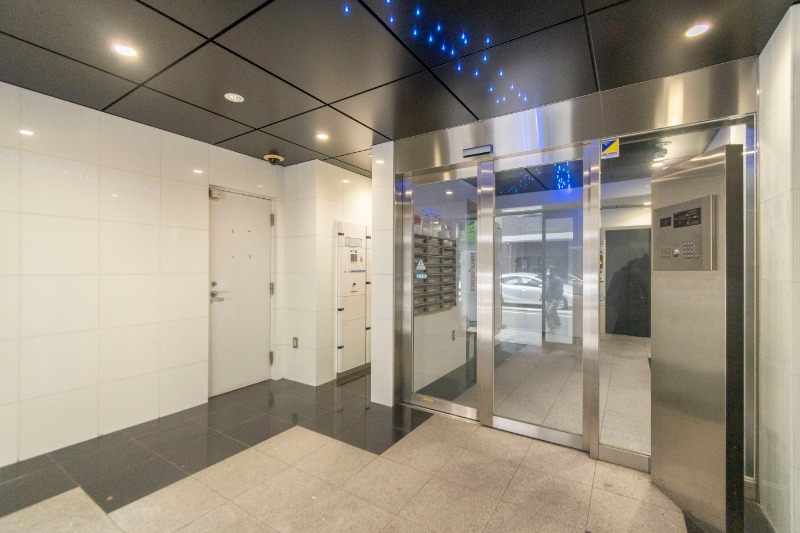 リクレイシア三田 エントランス