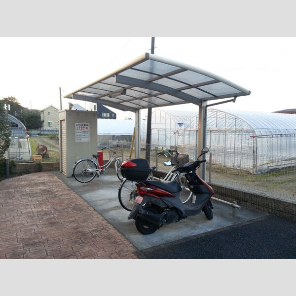 セピアコート 屋根付駐輪場