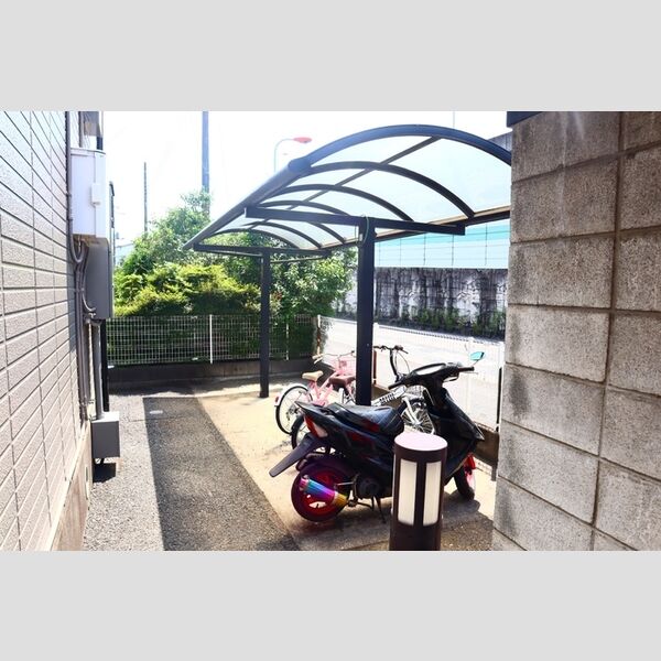 ドミールエム　弐番館 駐輪場