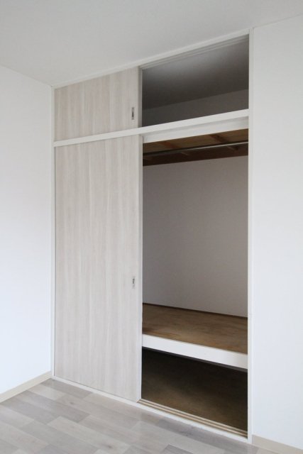 カーサマキ 洋室②クローゼット