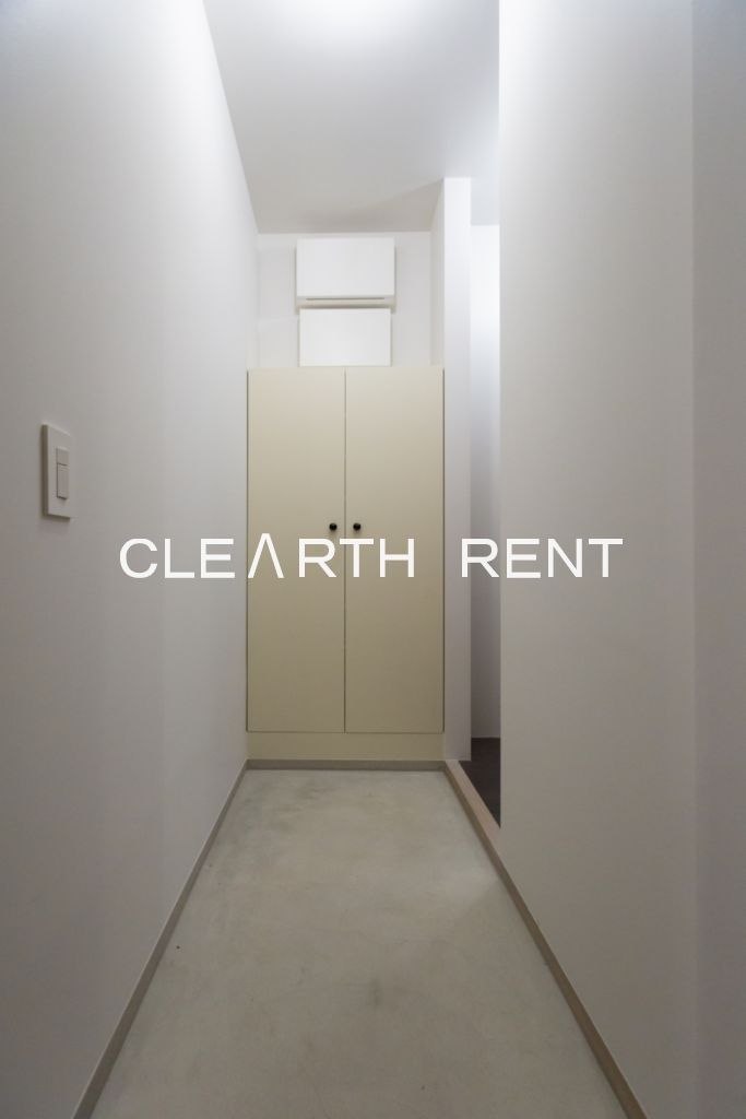 アスタルテ上原4階 収納もある玄関です