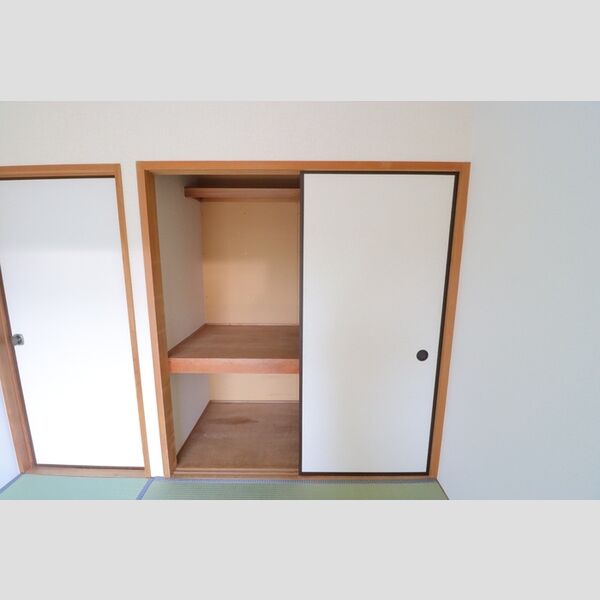 グランシャリオ大宮203号室 押入(和室6帖)