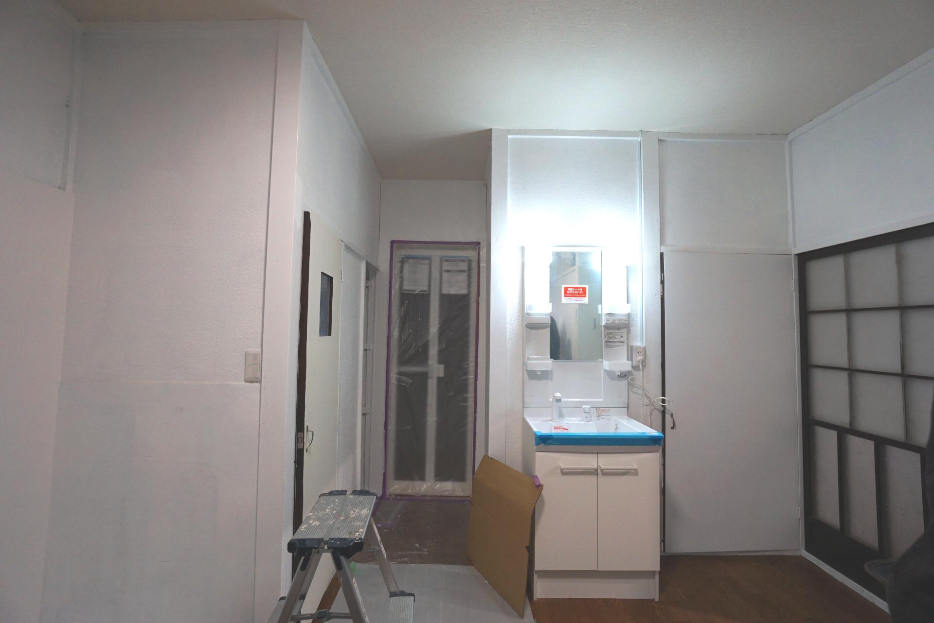 松戸市小金戸建 中央奥にユニットバス新設中です。