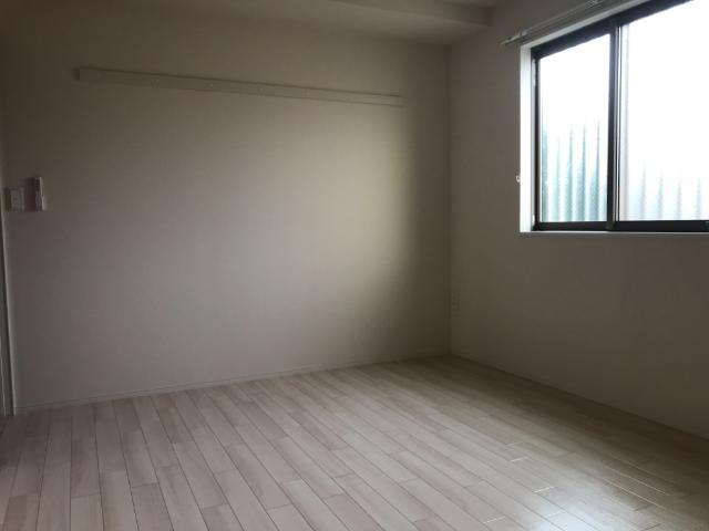 ＣＯＲＮＩＯＬＯ （コルニオーロ）102号室 洋室