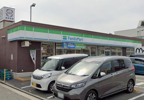 シェアハウス横浜根岸 【コンビニエンスストア】ファミリーマート 磯子丸山二丁目店まで398ｍ