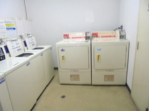 ビブレ西池8階 コインランドリー　※2025.5撮影