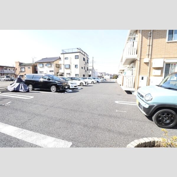 プティヴィラージュ　Ⅵ 駐車場