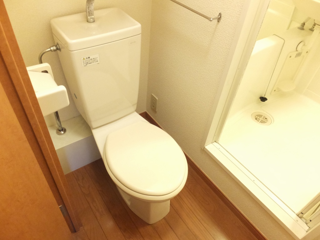 レオパレスリベェール105号室 バス・トイレ別なのも嬉しいポイントです。