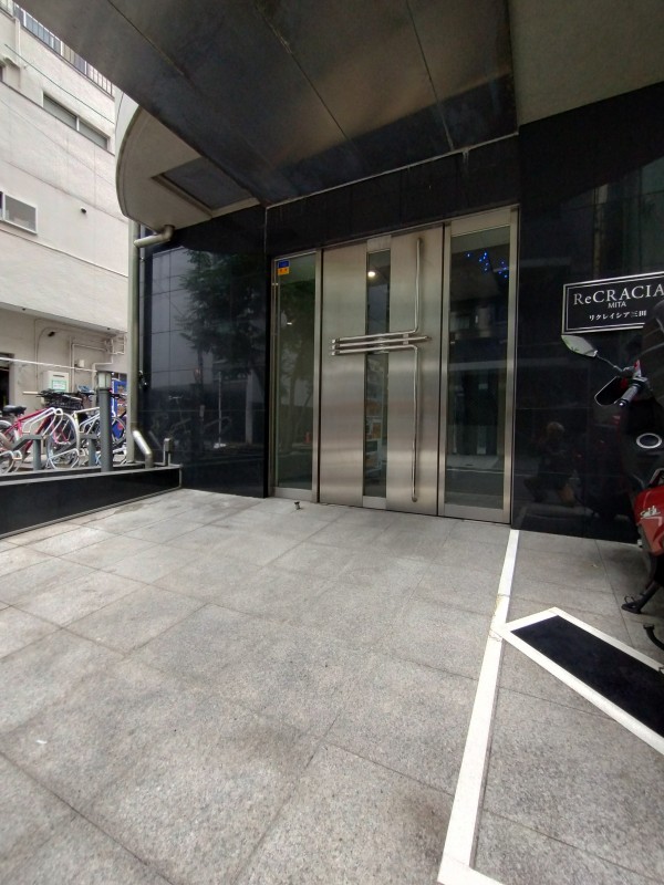 リクレイシア三田 エントランス