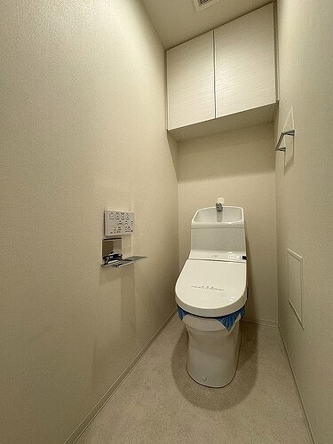 ライオンズ千代田岩本町ミレスーＫＤＡ8階 トイレ　※2024年4月撮影