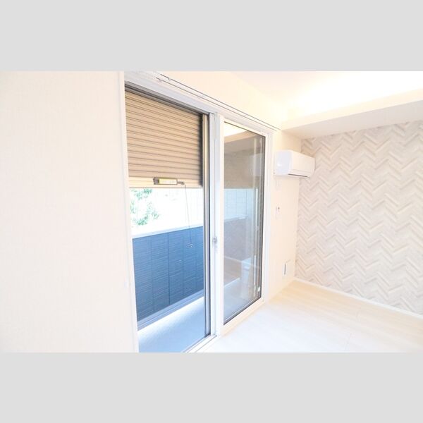 plume101号室 シャッター(LDK10.1帖)