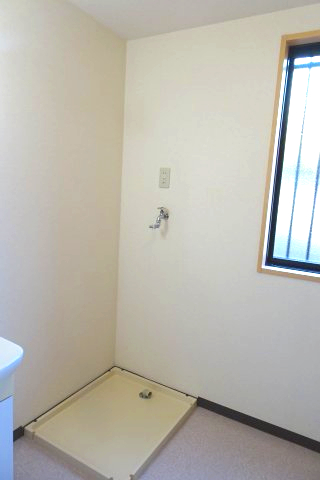 ルミエール・アイユーＡ棟A-2号室 洗濯機置場　※現況優先