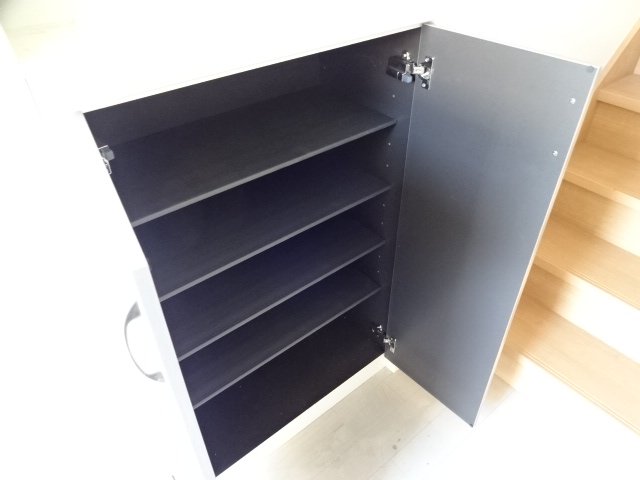 フローラ201号室 靴箱