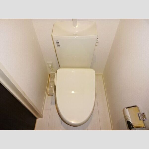 ゼファーコートⅡ201号室 温水洗浄暖房便座