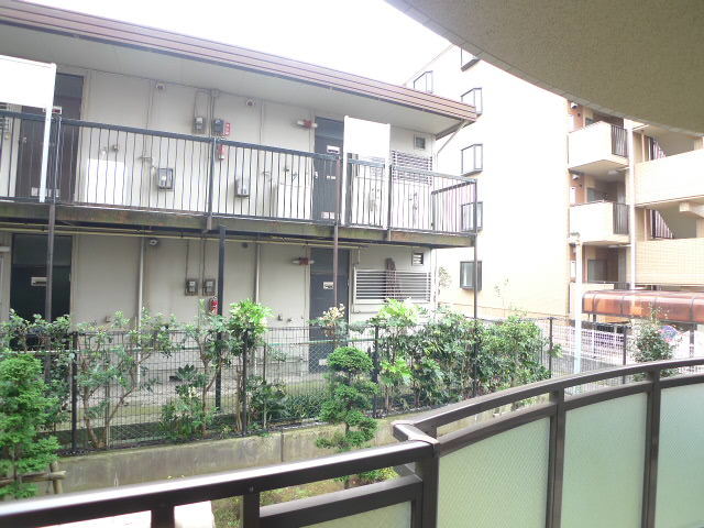 グランシャリオ誠治館0208号室 こちらの景色は１０８号室からの景色となります。