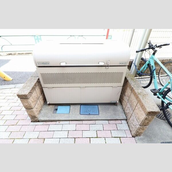 チェリーブラッサム 入居者専用ごみストッカー