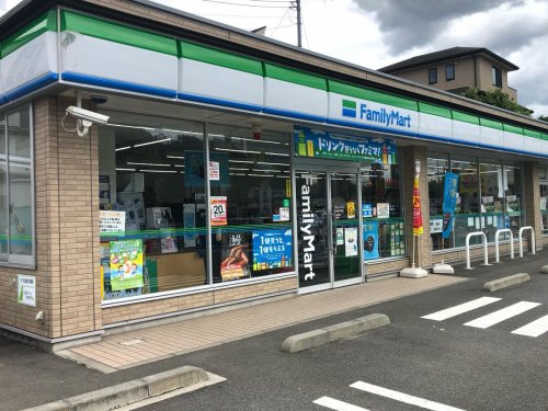ヴィンティア鶴川 【コンビニエンスストア】ファミリーマート 町田金井町店まで1466ｍ