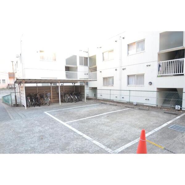 エクセルハイム302号室 駐車場