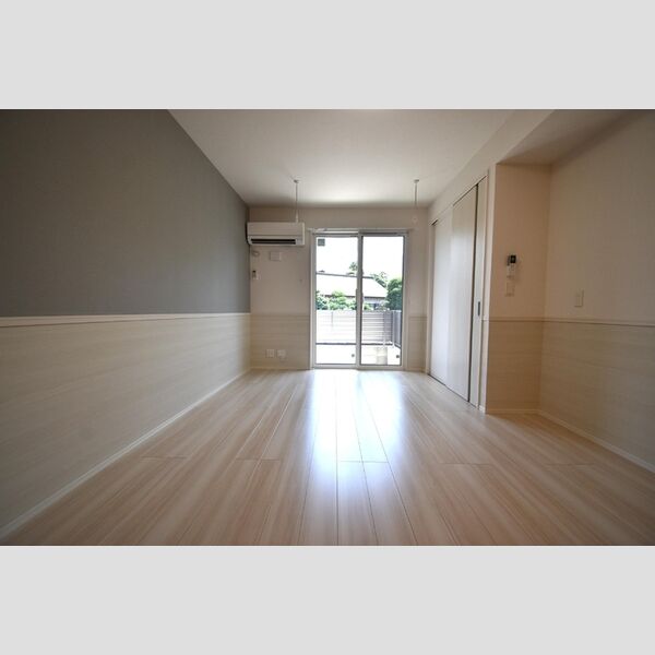 アーク・ド・ルミエールⅡ LDK14.1帖