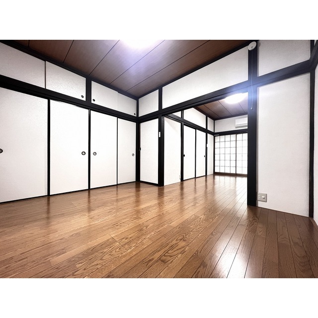 赤羽西四丁目戸建 １F12帖洋室