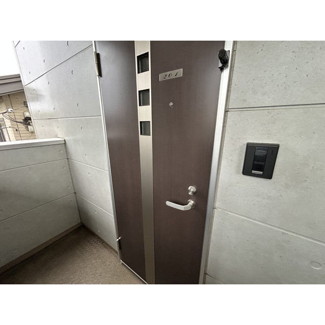 メゾン宮原201号室 玄関