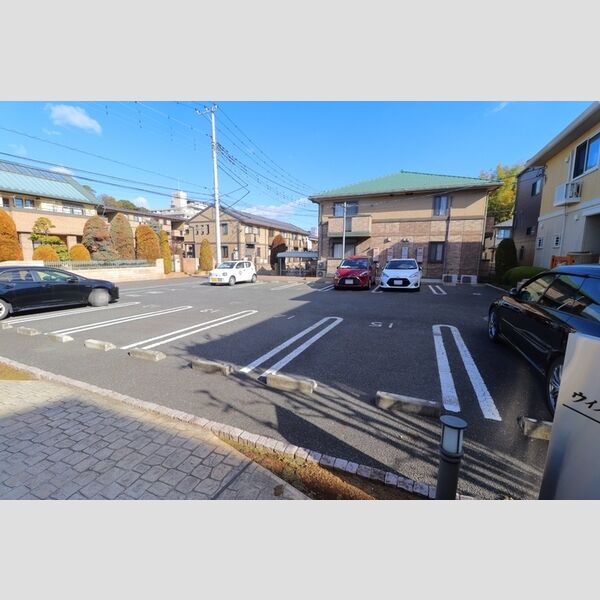 ウィスタリア　G105号室 駐車場