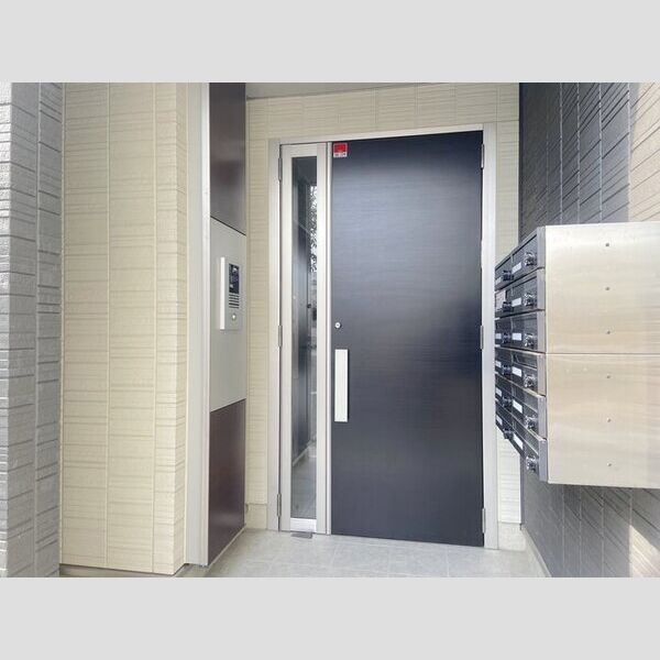 ハイアット湘南 オートロック付きのエントランス