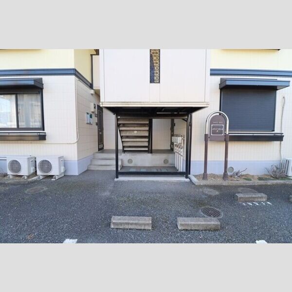 メゾン・ド・ラフィーネ　A202号室 エントランス