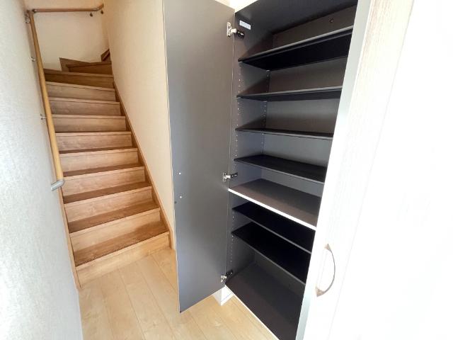 ディモーラ202号室 シューズボックス