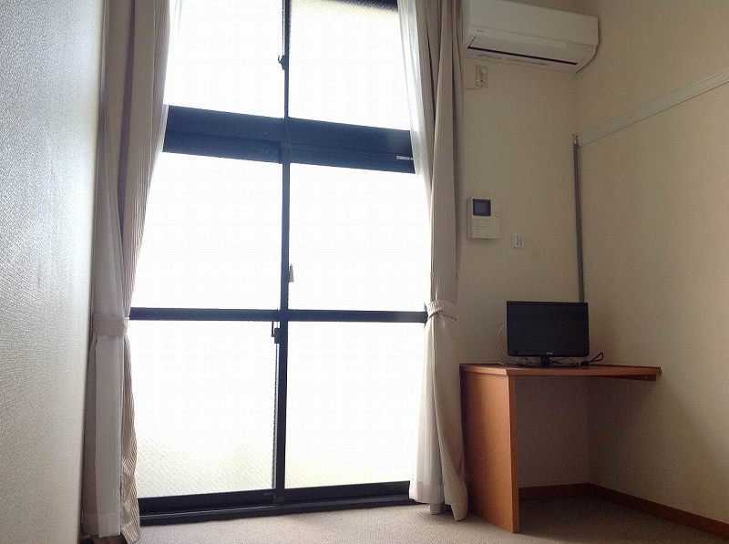 レオパレスアンジュエ リビング