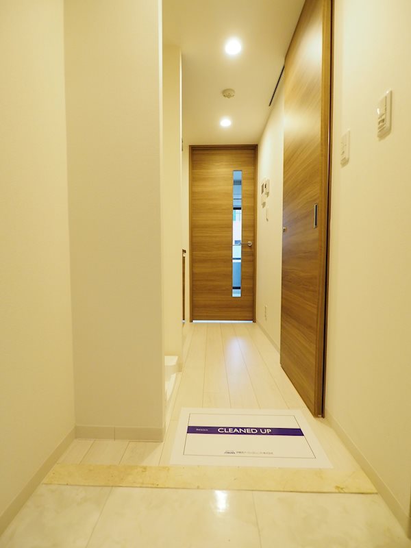 レジディア国立4階 玄関