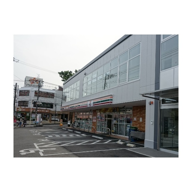 ソレイユ藤が丘102号室 コンビニ「セブンイレブン　横浜藤が丘1丁目店まで300m」