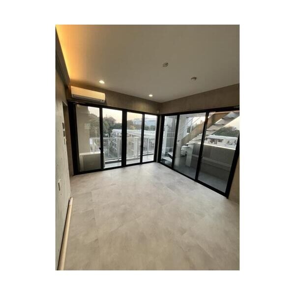 Win駒場 リビング