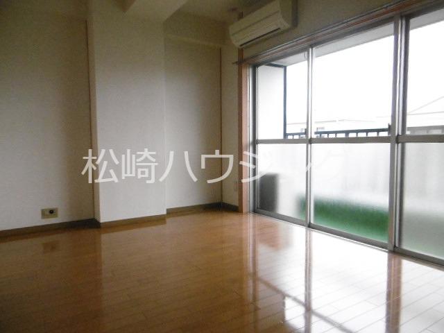 下平ビル リビング