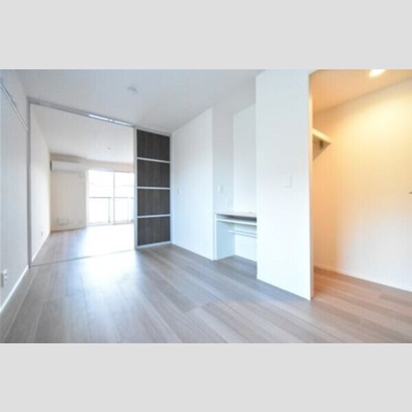 Park Vina　Ⅱ203号室 居室とリビングダイニング