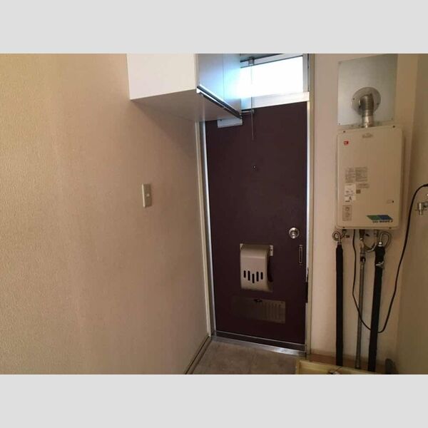 ハイツ井上　A102号室 玄関部分です。