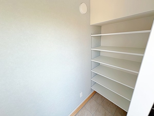 バレミックス辻堂102号室 玄関