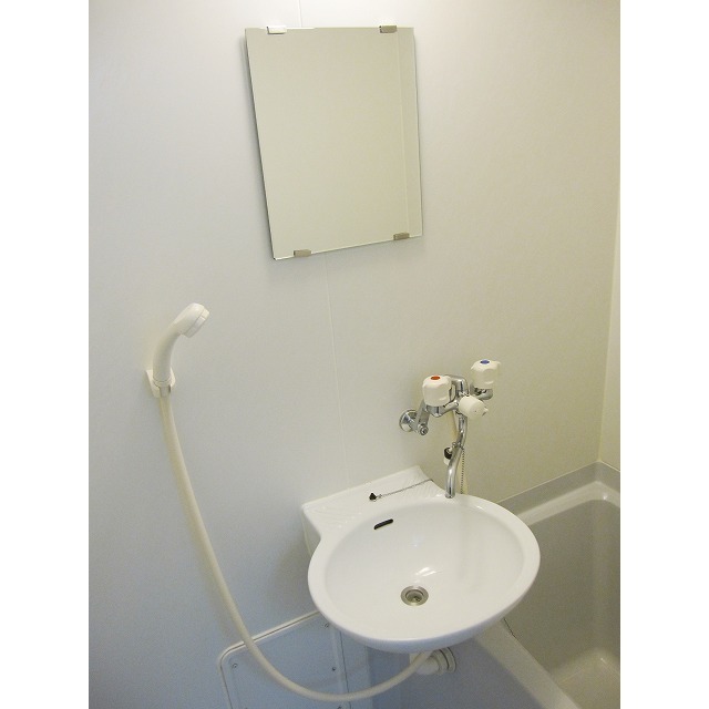 アンプルール フェール レーベン305号室 内観