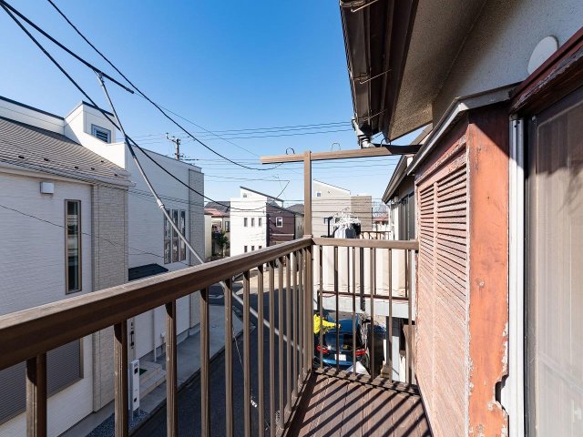 ペットと暮らす田喜野井戸建 日当りと風通し良好のバルコニーで、洗濯物を干す事が出来ます。