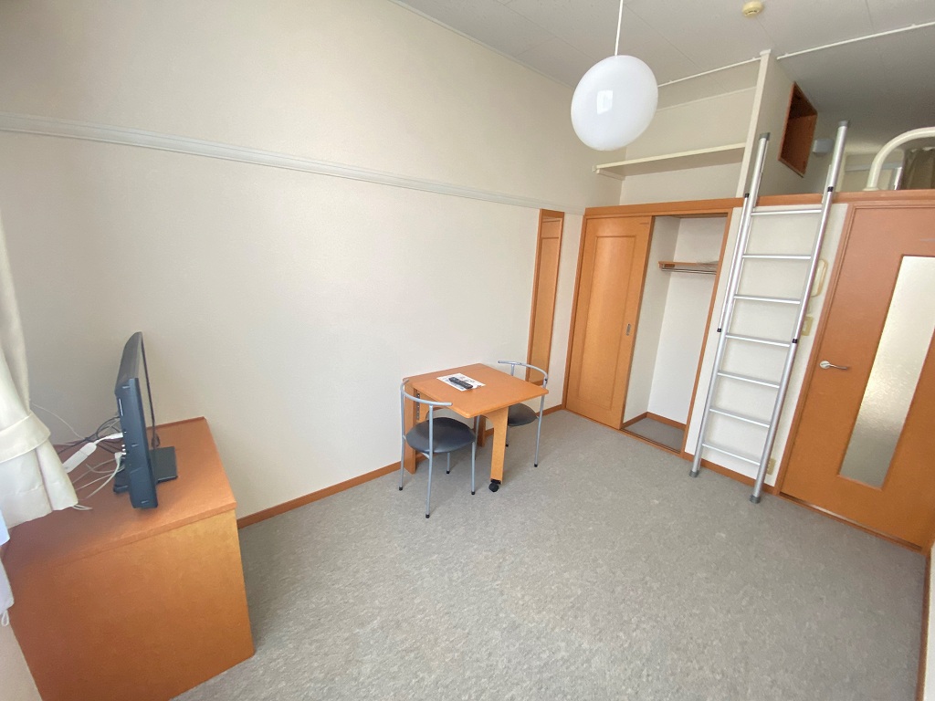 レオパレス光の杜204号室 リビング