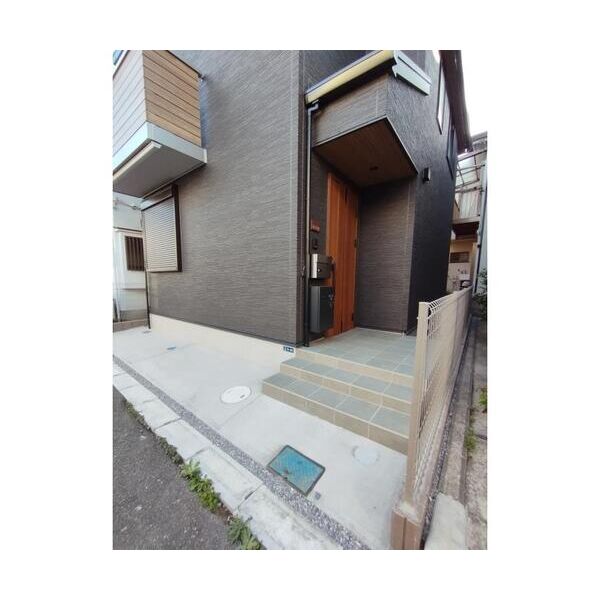 市川市大洲3丁目戸建貸家A号室 エントランス