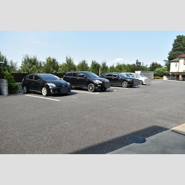 ファミーユガーデン 駐車場