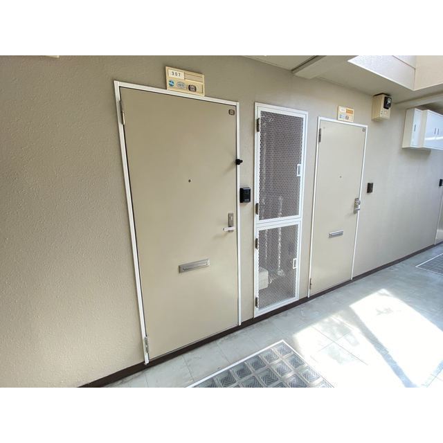 アミティY 玄関