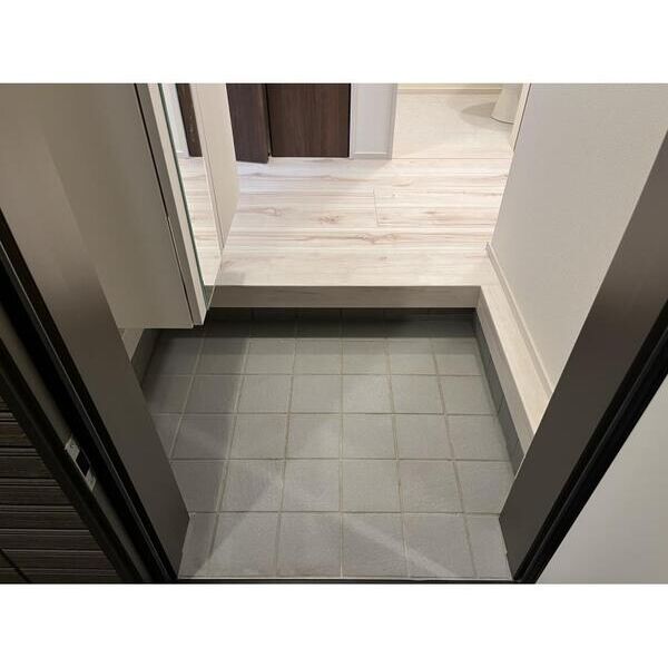 Lycoris西小山 玄関