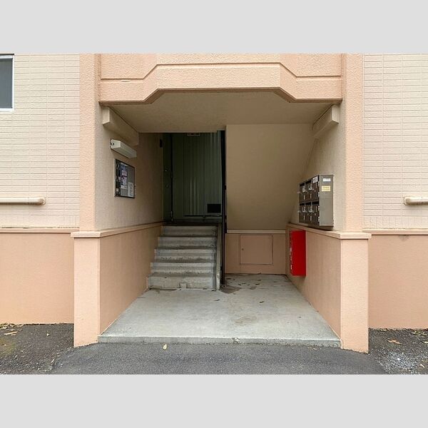 ハビテーションWADA エントランス