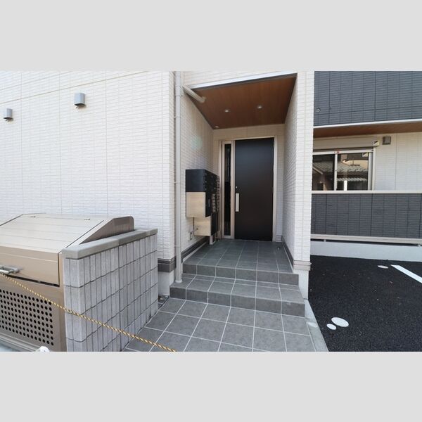 セレスティア高松203号室 エントランス