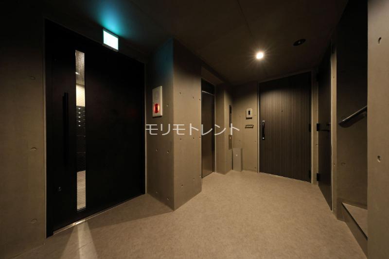 アトリオフラッツ日暮里1階 共用廊下