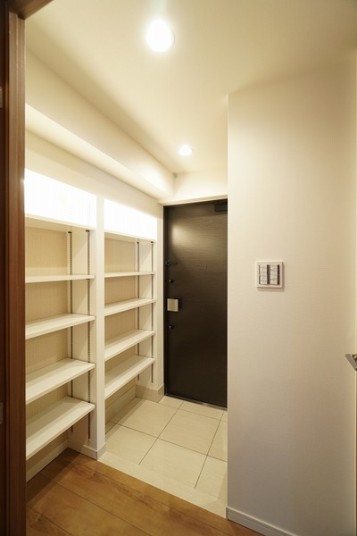 ザ・レジデンス・オブ・トーキョーJY１０ 玄関